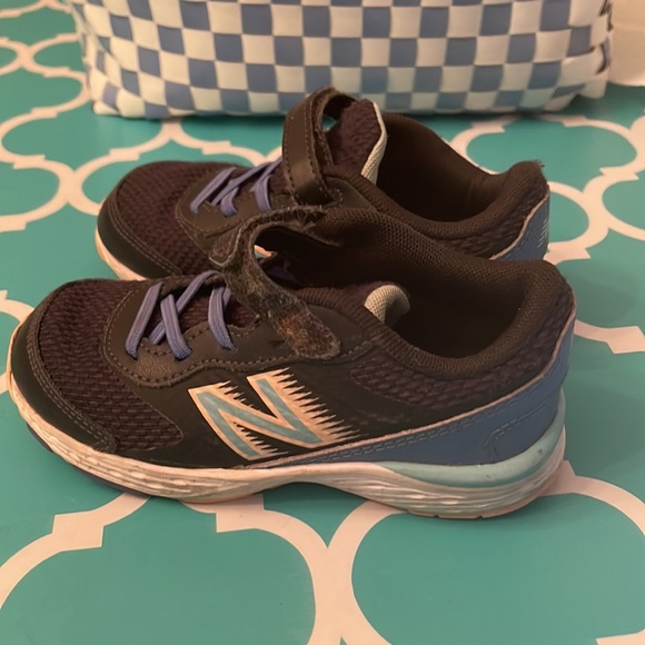 New balance sneakers toddler girls size 10 - Picture 5 of 8